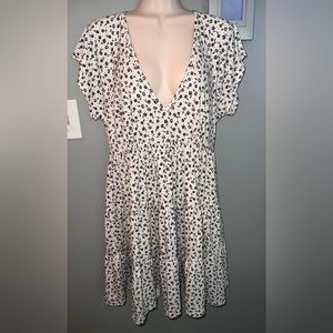 Beautiful dress, low cut V! Size L - Urban Outfitters
